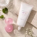 SKIN1004-Madagascar-Centella-Poremizing-Light-Gel-Cream-75ml-lifestyle-3.webp
