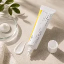 CELIMAX-Pore-+-Dark-Spot-Brightening-Cream-35ml-lifestyle-2.webp