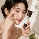 SKIN1004-Madagascar-Centella-Probio-Cica-Bakuchiol-Eye-Cream-20ml-modelo.webp