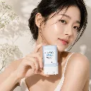 SKIN1004-Madagascar-Centella Hyalu-Cica-Silky-Fit-Sun-Stick-20g-mdoelo.webp