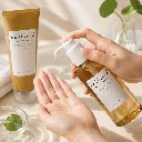 SKIN1004-Madagascar-Centella-Glow-1004-Duo-lifestyle-3.webp